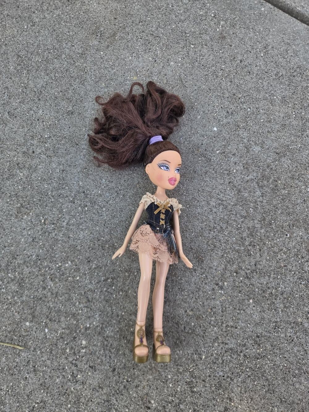 Vintage 2001 BRATZ Doll Birthday Bash Phoebe Y2K Purple Eyes Cute Outfit